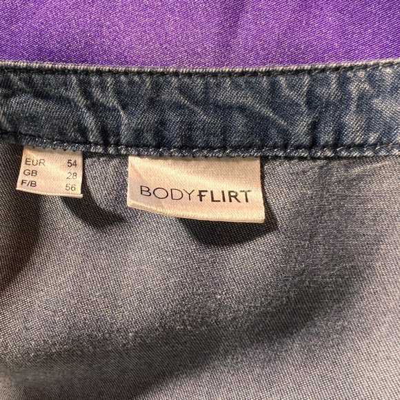 ๐Body Flirt Beautiful Button Down Dress - Breathable Fabrics - Trumpet Sleeves - Picture 13 of 16